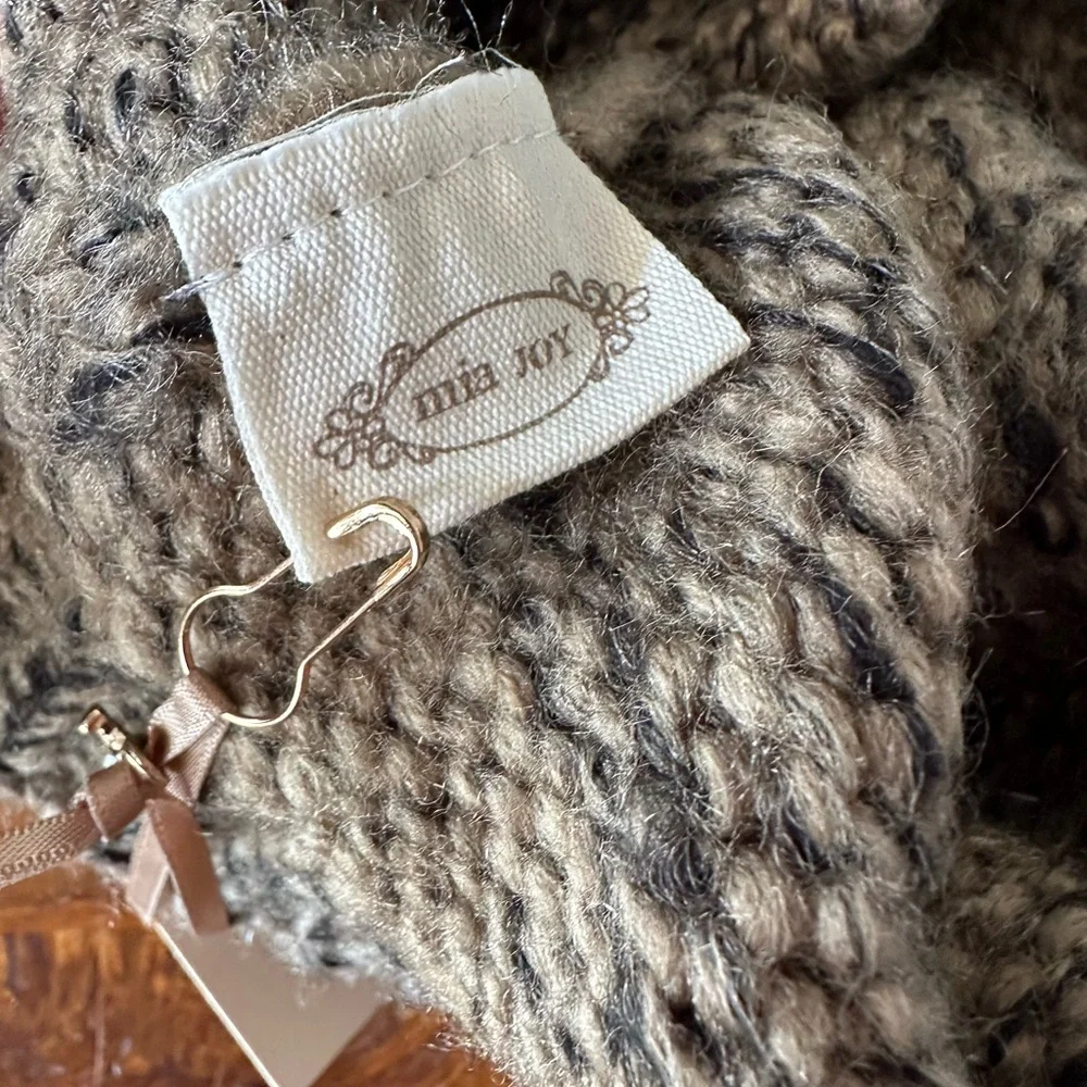 Mia Joy‎ Joyfolie Heather Taupe PomPom Women’s Winter Hat Beanie NWT